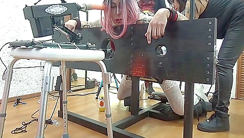 Tight little amateur bondage with a handbag on her pussy