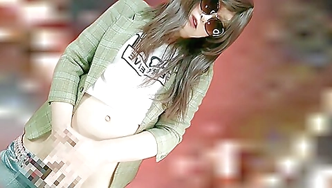 Hot Asian babe takes it up for an ass to be fucked