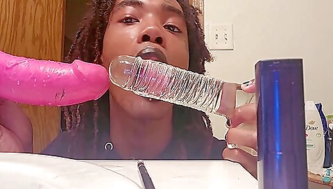 Ebony lady wants a nice footjob in this fetish video